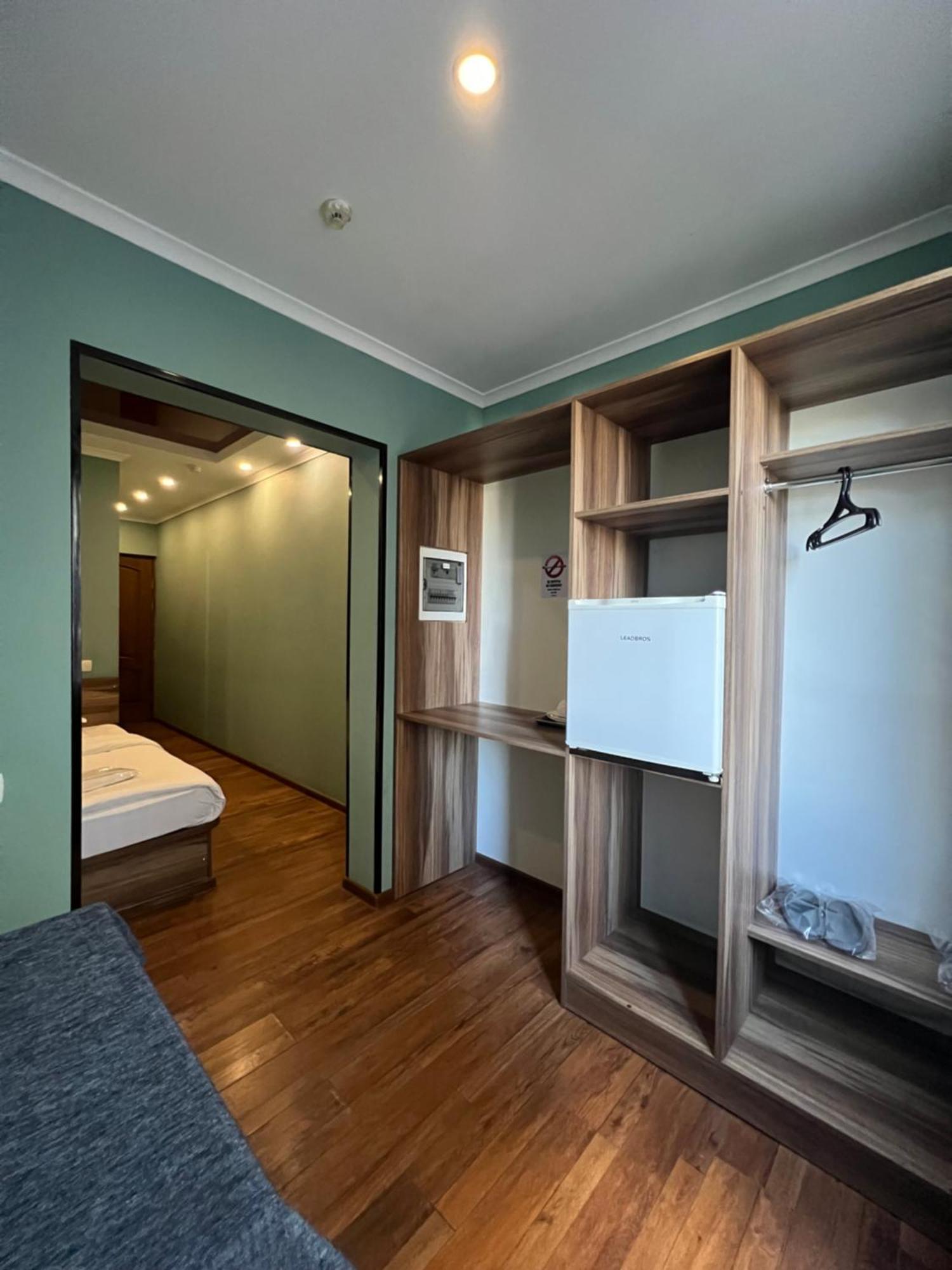 Salut Hotel Bichkek Extérieur photo