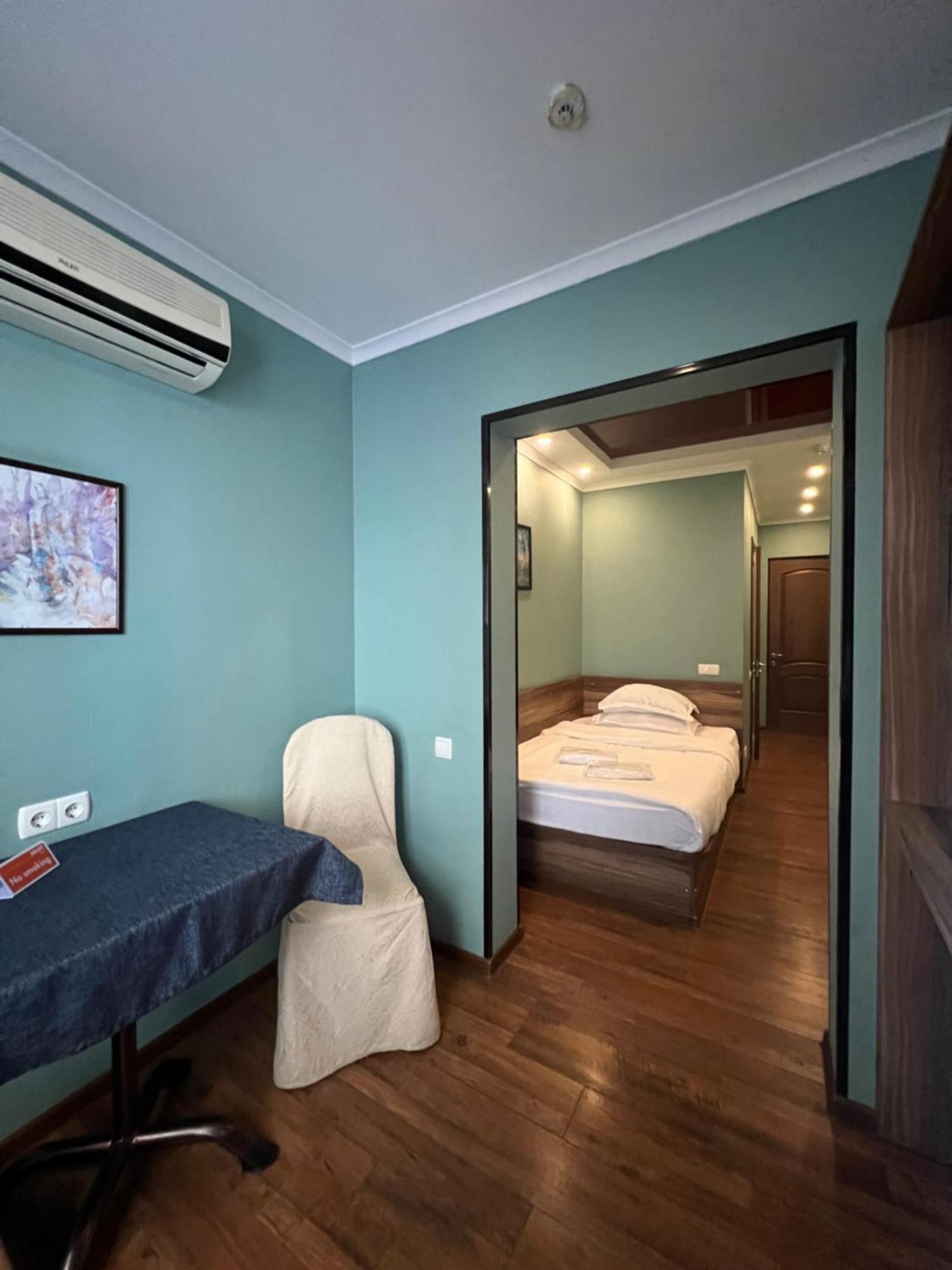 Salut Hotel Bichkek Extérieur photo