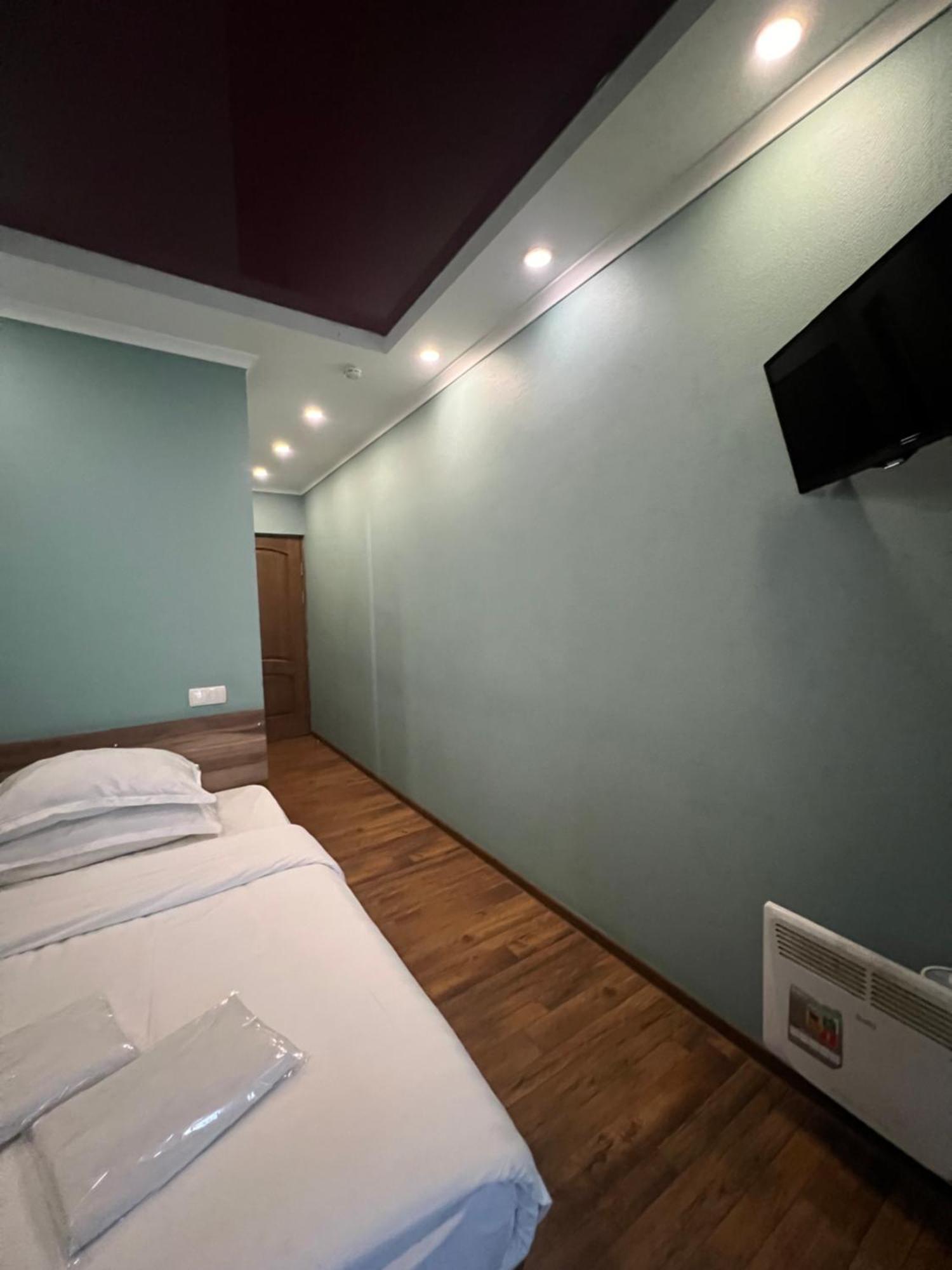 Salut Hotel Bichkek Extérieur photo