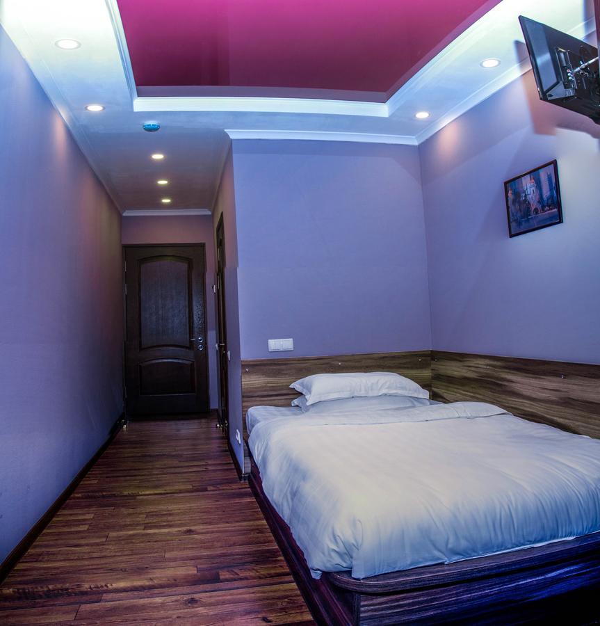 Salut Hotel Bichkek Extérieur photo